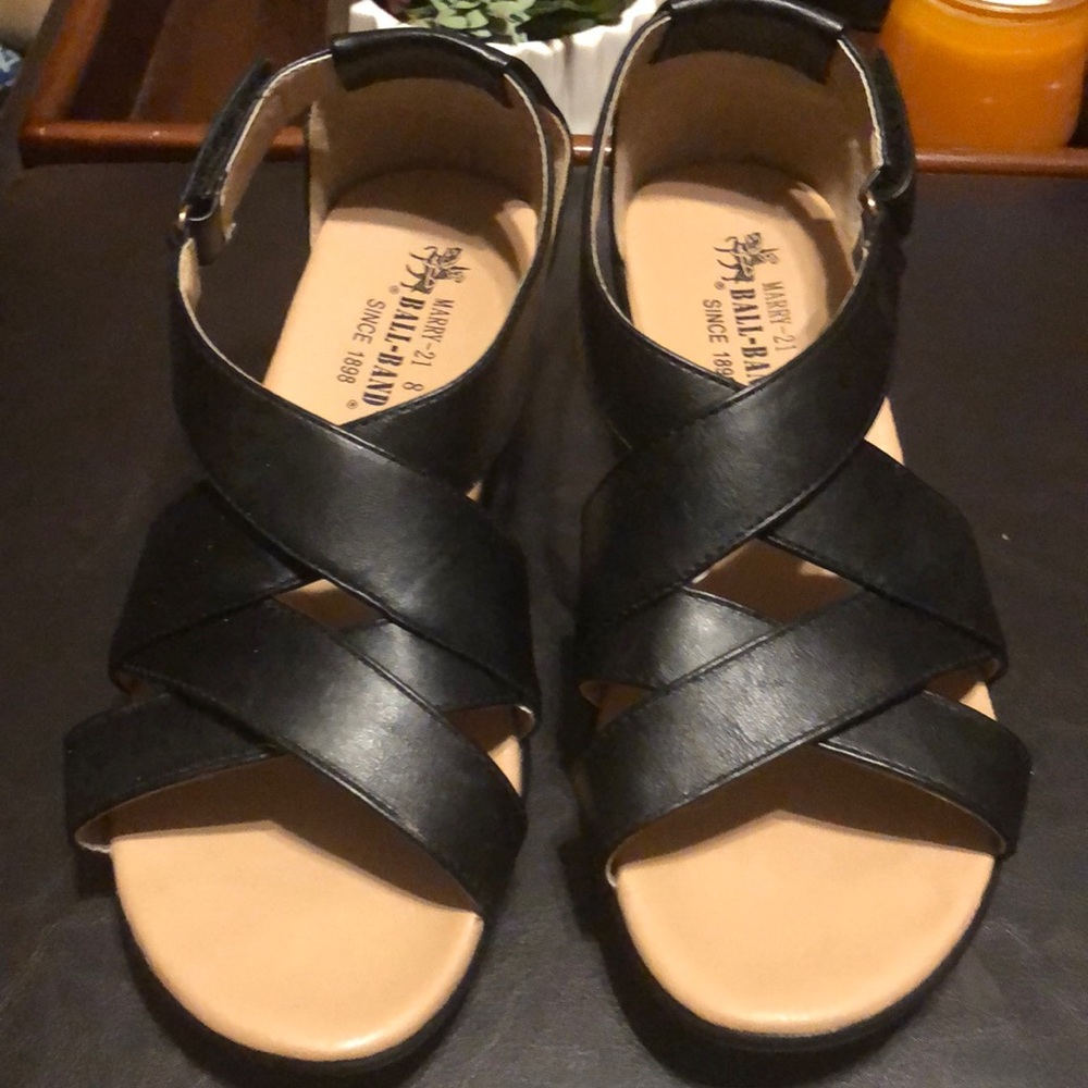 Woman’s Shoes.  SIZE 8 wide